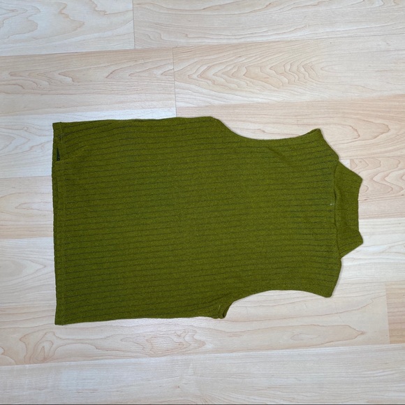 Sleeveless mock neck top - Picture 4 of 4